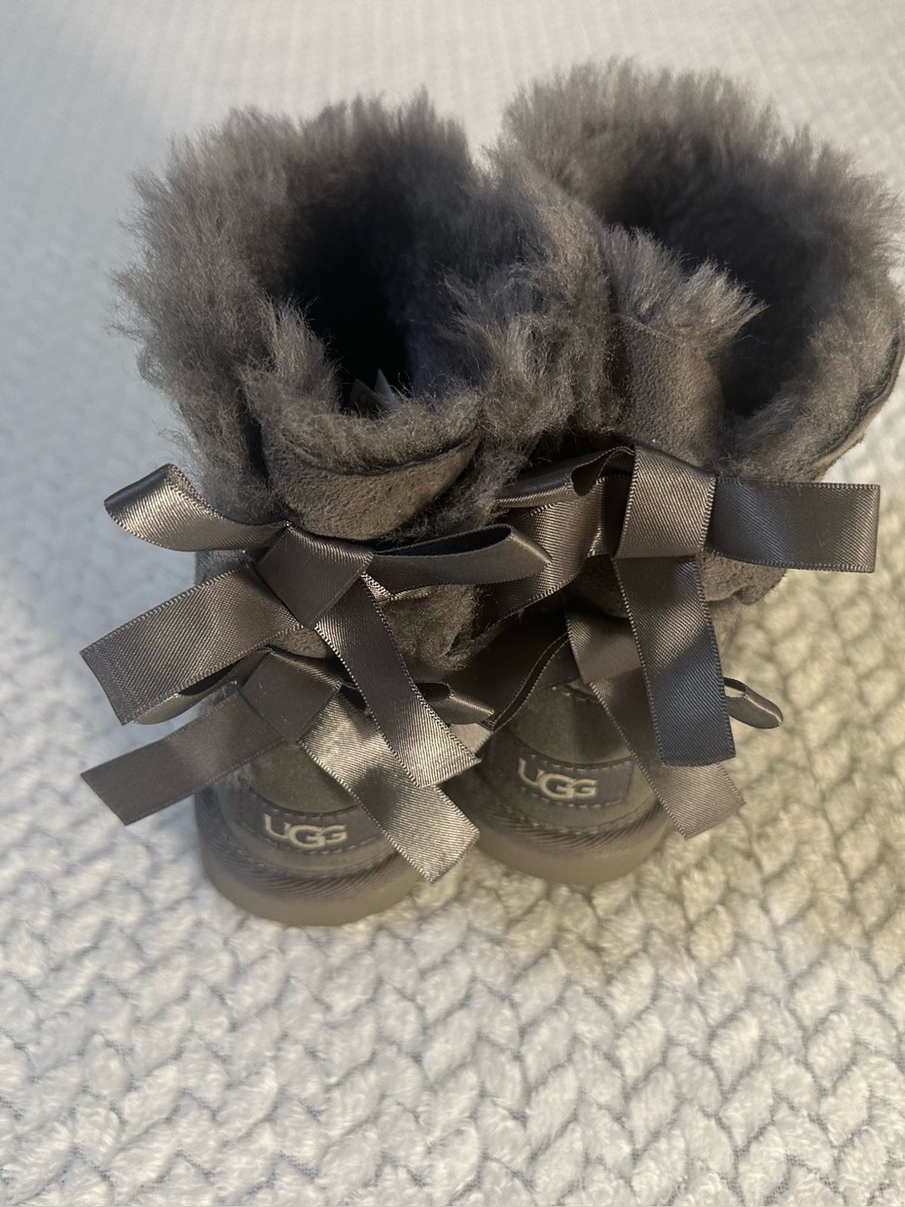 UGG BAILEY BOW GREY SUEDE SHEEPSKIN WATERPROOF BOOTS LITTLE KID SZ 11